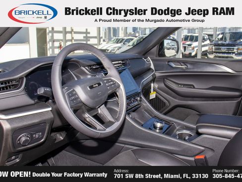 Used 2025 Jeep Grand Cherokee L Altitude AWD/4WD image 16