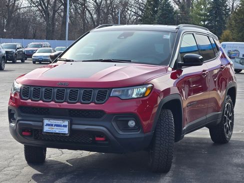 Used 2025 Jeep Compass Trailhawk AWD/4WD image 5