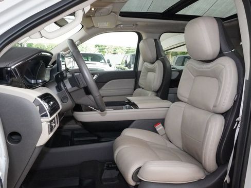 Used 2023 Lincoln Navigator Reserve AWD/4WD image 28