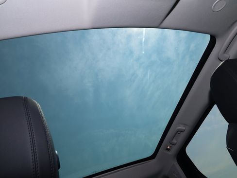 Used 2024 Land Rover Discovery Sport S image 11