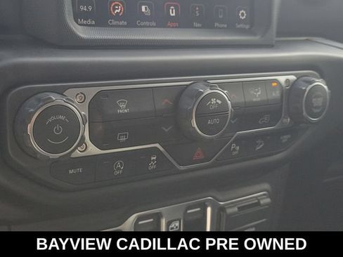 Used 2020 Jeep Wrangler Unlimited Sahara AWD/4WD image 29