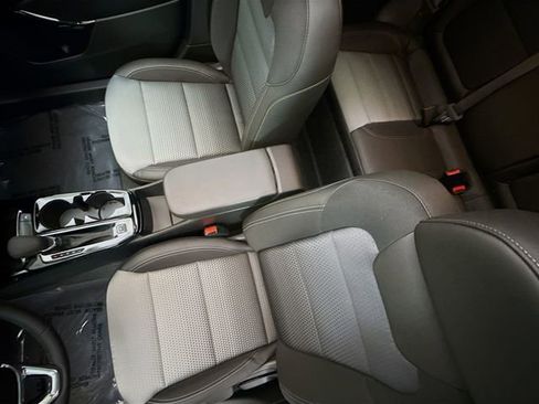 New 2026 Chevrolet Trax LT w/ Sunroof Package image 23