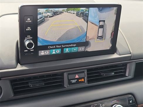 Used 2025 Honda Pilot TrailSport image 36