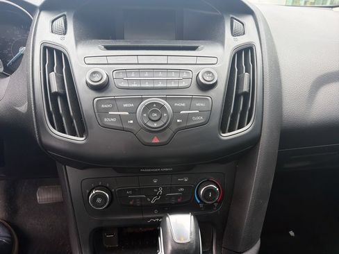 Used 2015 Ford Focus SE w/ SE Cold Weather Package FWD image 17
