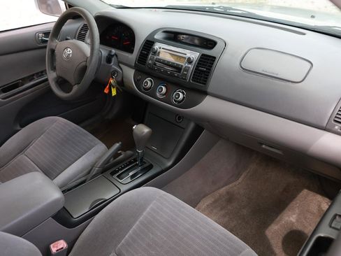 Used 2005 Toyota Camry SE image 16