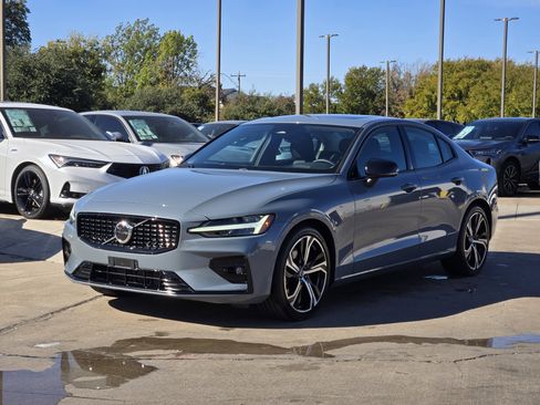 Used 2024 Volvo S60 B5 Core image 4