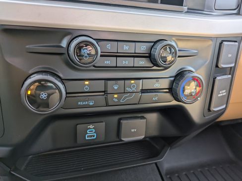 Used 2023 Ford F350 XLT w/ FX4 Off-Road Package image 16