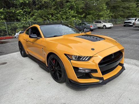 Used 2022 Ford Mustang Shelby GT500 w/ Technology Package RWD image 2