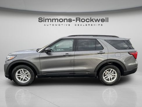 Used 2026 Ford Explorer Active AWD/4WD image 2