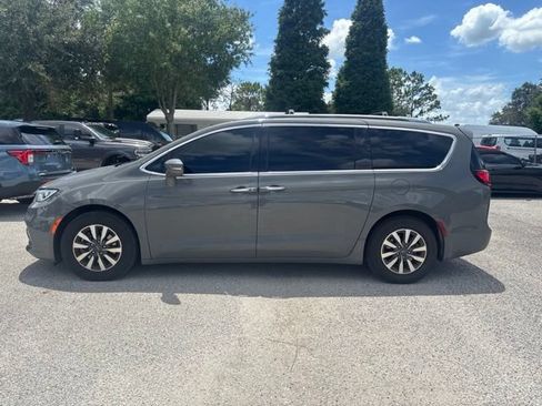 Used 2021 Chrysler Pacifica Touring-L FWD image 8