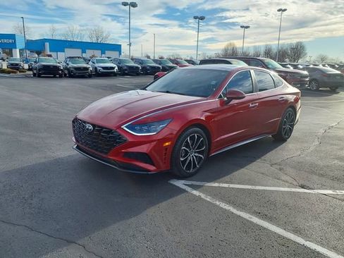 Used 2023 Hyundai Sonata Limited w/ Cargo Package FWD image 4