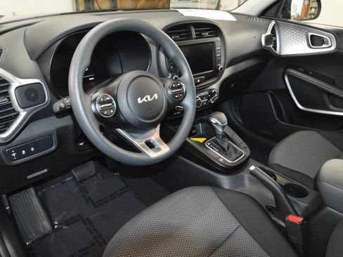 Used 2025 Kia Soul LX image 24