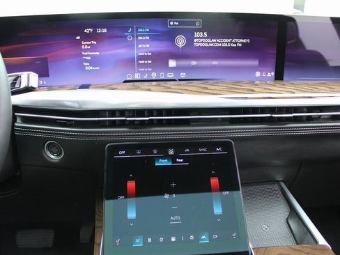 Used 2025 Cadillac Escalade ESV Sport Platinum w/ LPO, ONYX Package image 15