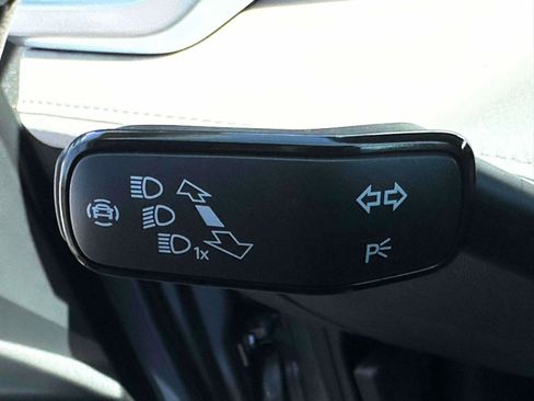 Used 2025 Volkswagen Taos SE w/ Panoramic Sunroof Package AWD/4WD image 23