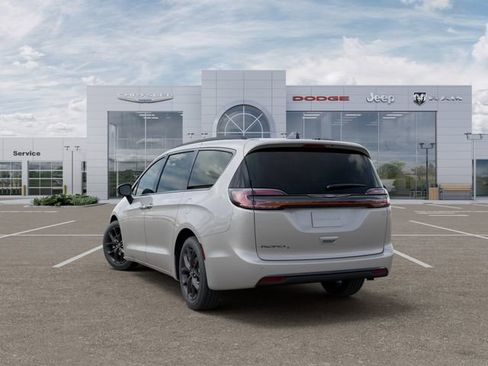 New 2026 Chrysler Pacifica Select w/ S Appearance Package FWD image 3