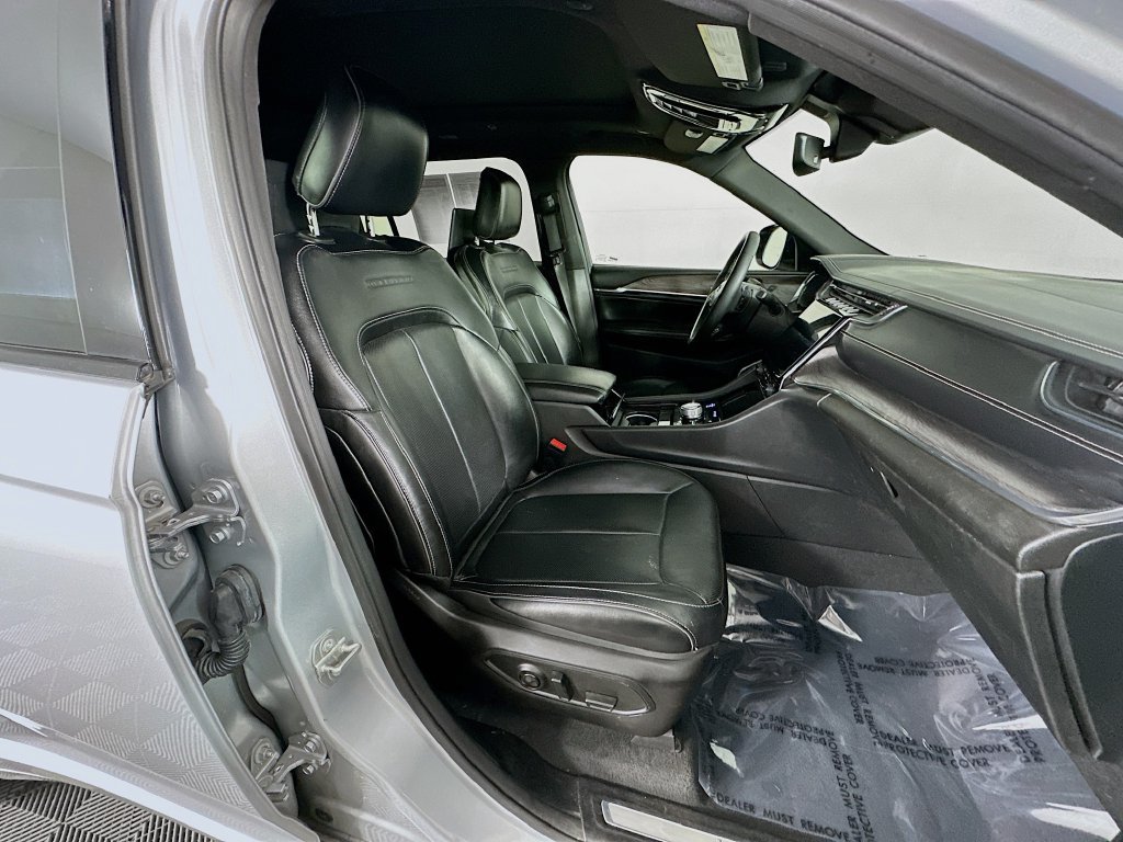 Certified 2025 Jeep Grand Cherokee L Overland w/ Rear Seat Video Group I AWD/4WD image 43