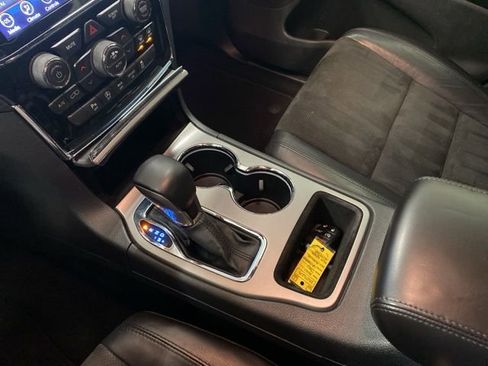 Used 2020 Jeep Grand Cherokee Altitude image 13