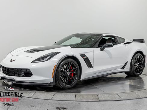 Used 2015 Chevrolet Corvette Z06 w/ 3LZ Preferred Equipment Group RWD image 9