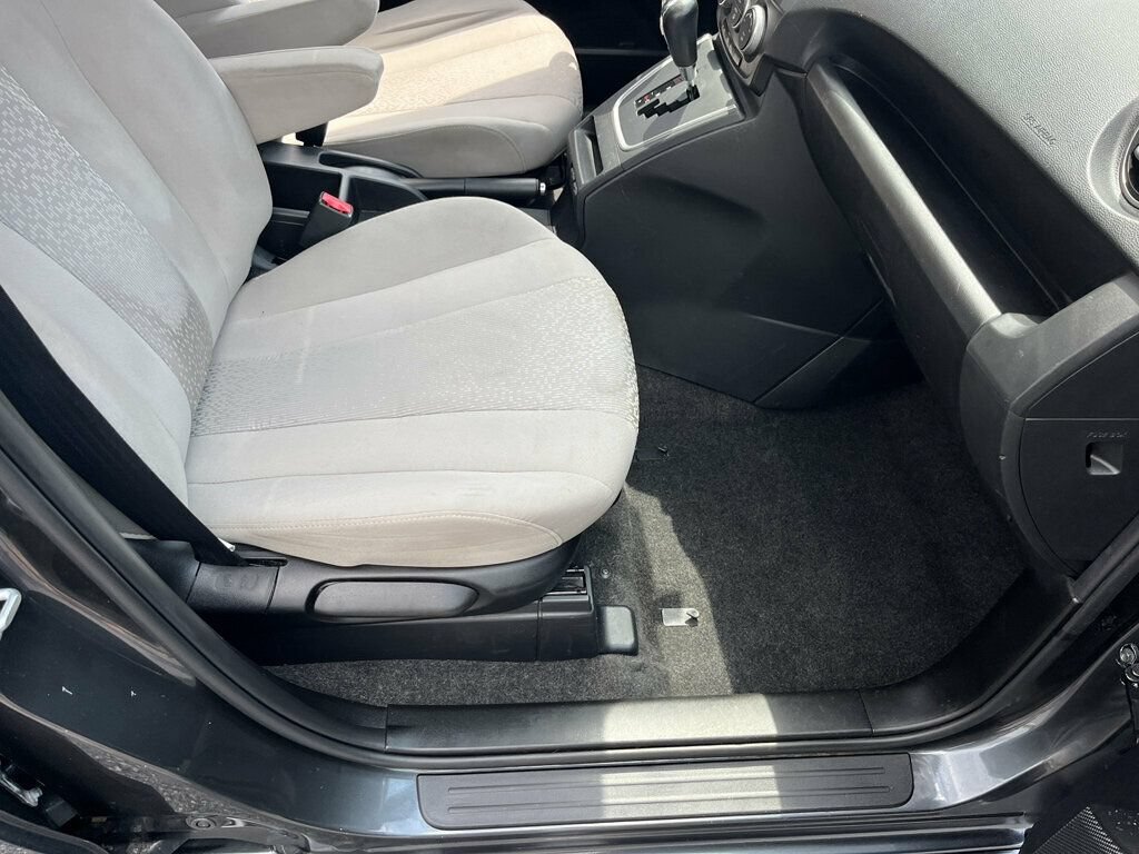 Used 2012 MAZDA MAZDA5 Touring w/ Moonroof & Audio Pkg FWD image 17