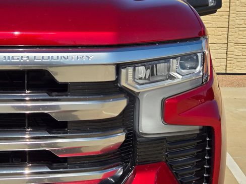 Used 2025 Chevrolet Silverado 1500 High Country w/ Technology Package AWD/4WD image 10