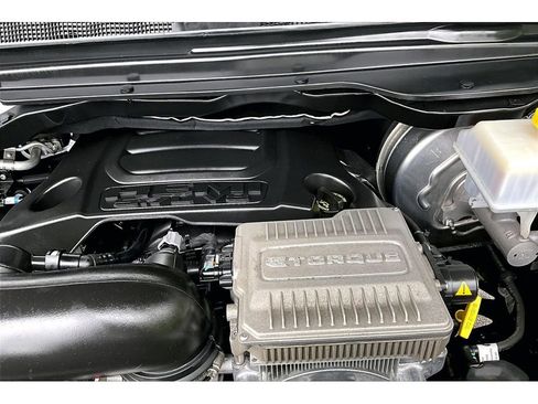 Used 2024 RAM 1500 Laramie AWD/4WD image 37