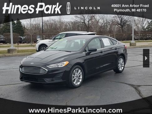Used 2020 Ford Fusion SE image 2