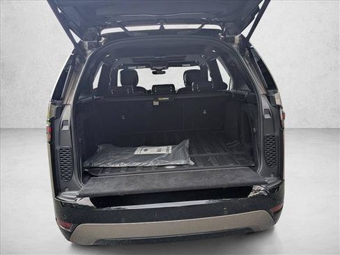 Used 2023 Land Rover Discovery HSE R-Dynamic AWD/4WD image 7