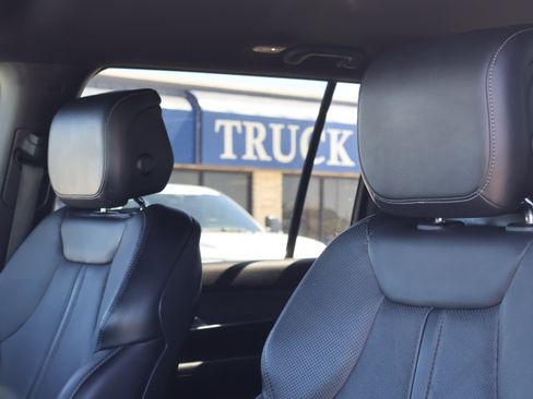 Used 2024 Jeep Wagoneer Series II w/ Flexible Seating Group image 15