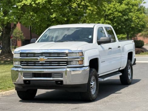 Used 2016 Chevrolet Silverado 2500 W/T w/ WT Convenience Package AWD/4WD image 3