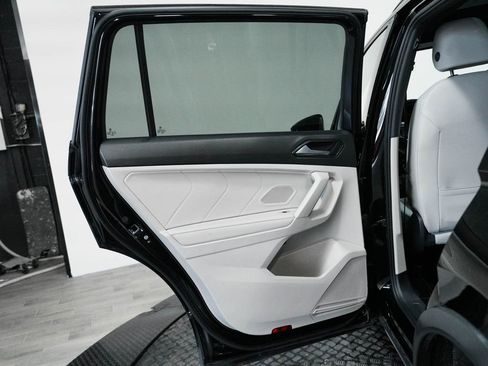 Used 2023 Volkswagen Tiguan SE R-Line image 13