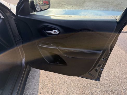 Used 2015 Jeep Cherokee Latitude image 22