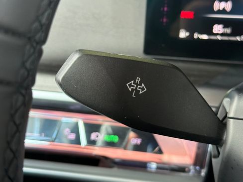 Used 2023 BMW 740i image 33