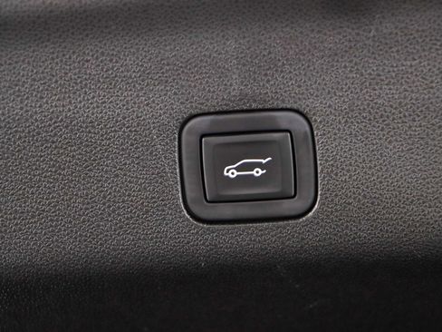 Used 2024 GMC Yukon AT4 w/ Technology Package AWD/4WD image 36