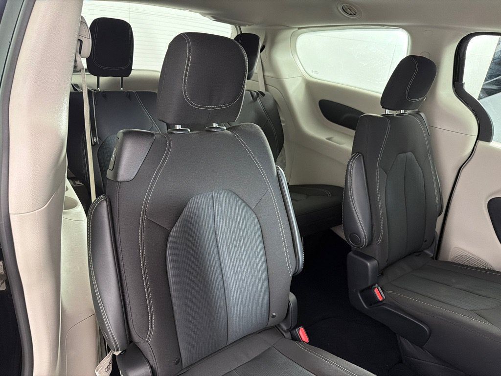 Used 2023 Chrysler Voyager LX FWD image 23