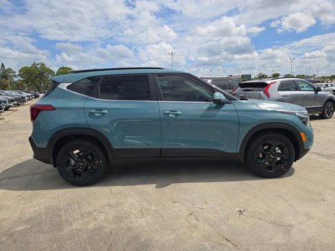 New 2026 Kia Seltos EX FWD image 9