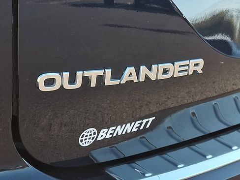 Used 2022 Mitsubishi Outlander SE image 33