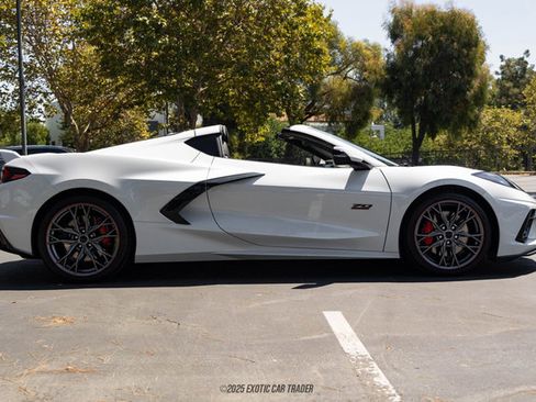 Used 2023 Chevrolet Corvette Stingray Premium Cpe w/ Z51 Performance Package image 9