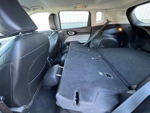 Used 2022 Jeep Compass Limited image 16