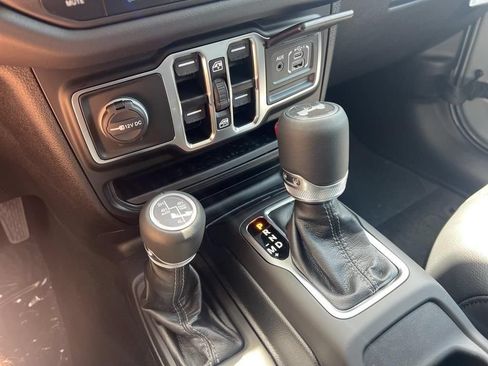 Used 2024 Jeep Wrangler Unlimited Sahara AWD/4WD image 22