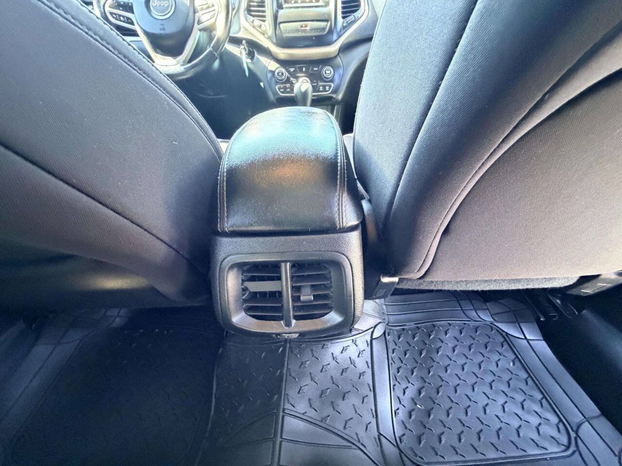 Used 2017 Jeep Cherokee Sport w/ Cold Weather Group FWD image 23