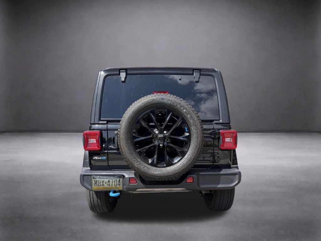 Used 2023 Jeep Wrangler Unlimited Sahara w/ Cold Weather Group AWD/4WD image 16