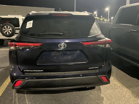 Used 2024 Toyota Highlander Limited image 9