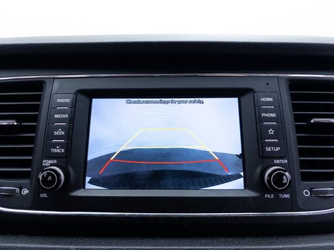 Used 2019 Kia Sedona LX FWD image 6