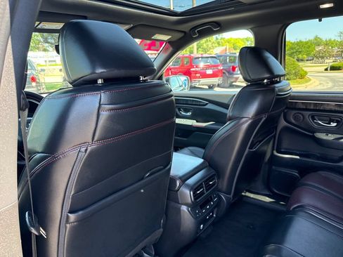 Certified 2025 Honda Pilot Black Edition image 22