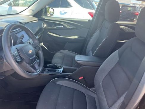Used 2023 Chevrolet TrailBlazer LT FWD image 9