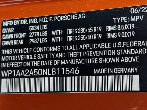 Certified 2022 Porsche Macan AWD/4WD image 34