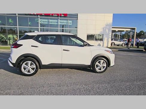 Used 2022 Nissan Kicks S image 35