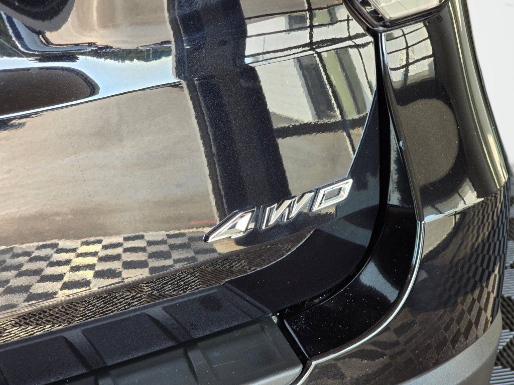Used 2025 Ford Explorer ST-Line AWD/4WD image 14