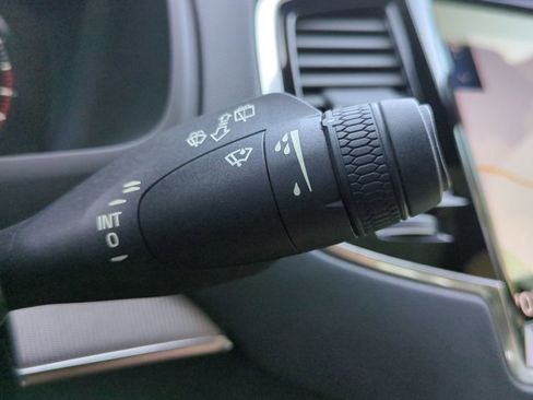 Used 2021 Volvo XC90 T6 R-Design w/ Advanced Package image 13