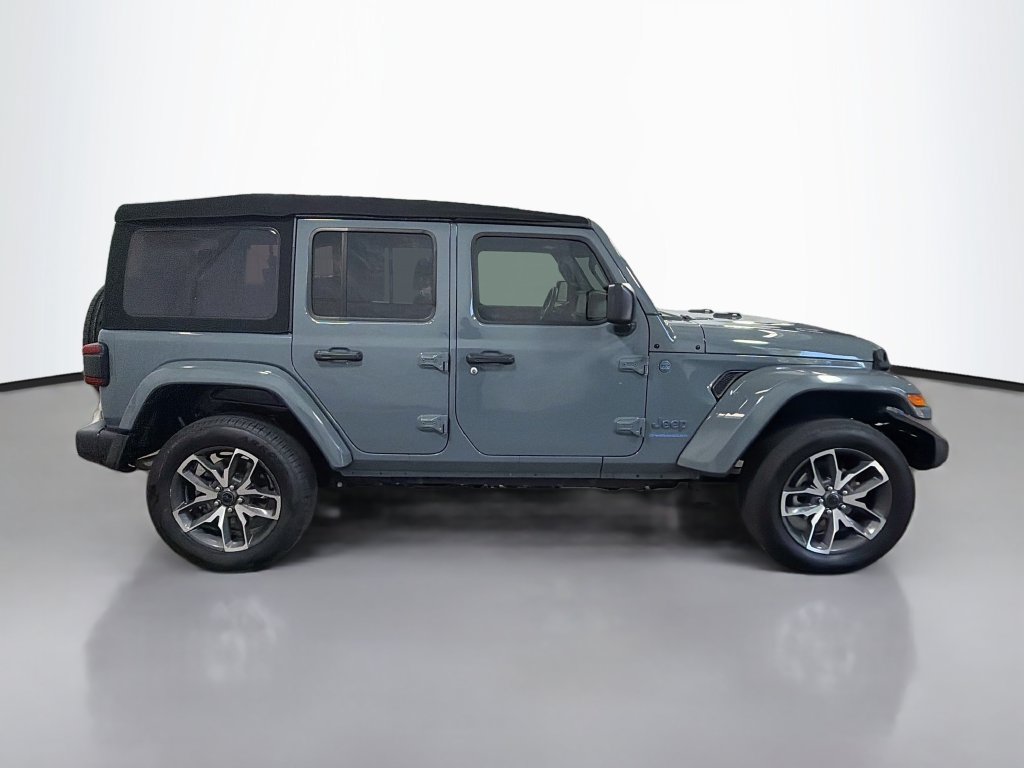 Used 2024 Jeep Wrangler Unlimited w/ Convenience Group AWD/4WD image 10